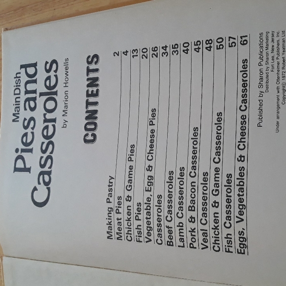 Vintage Pies and Casseroles 1972 hardcover cookbook - Picture 3 of 4